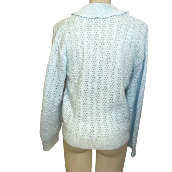 Light Blue Vintage Sweater 🤍 - Picture 2 of 9